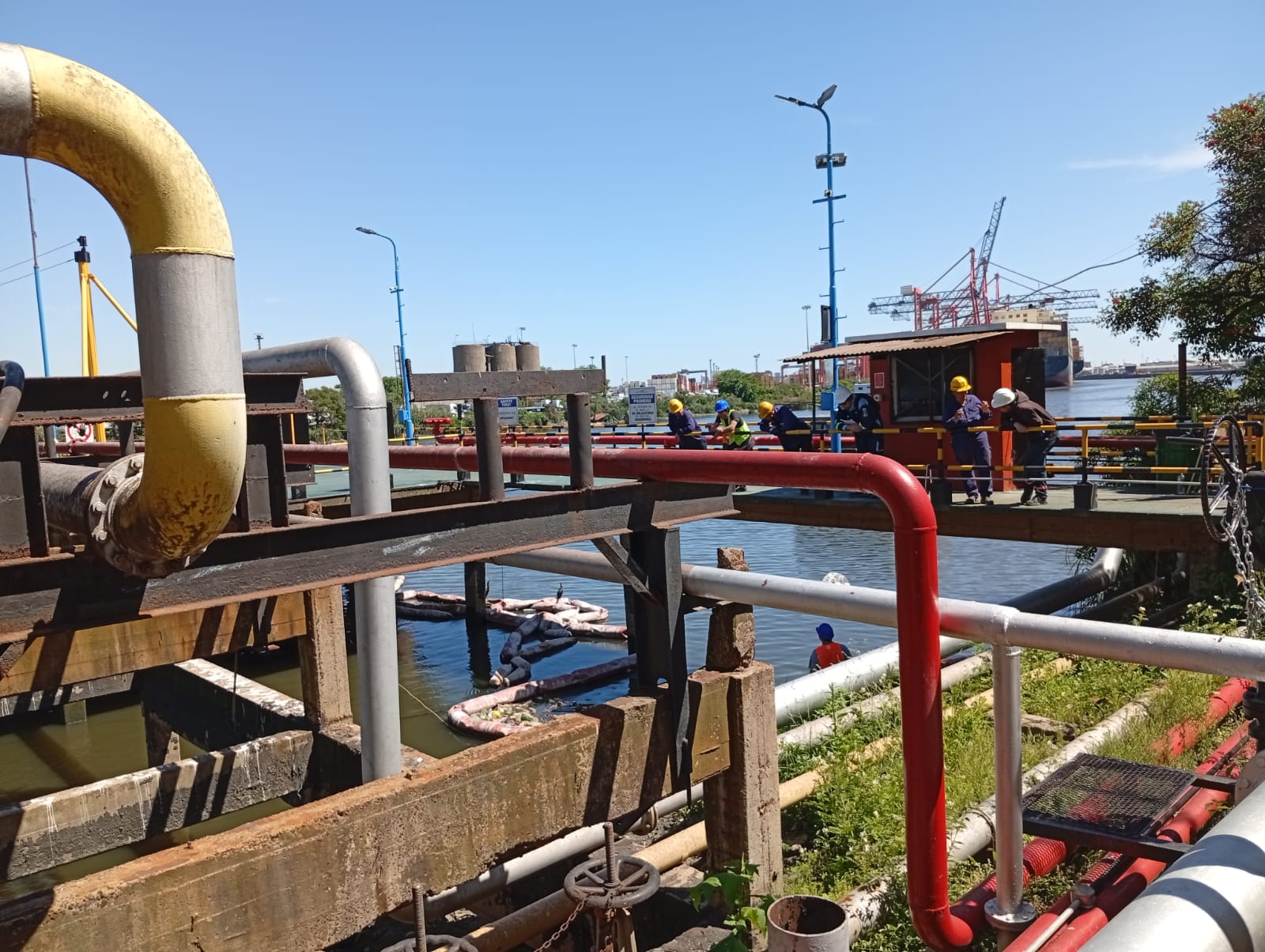 Detalle de inspección sobre estructura portuaria en Dock Sud